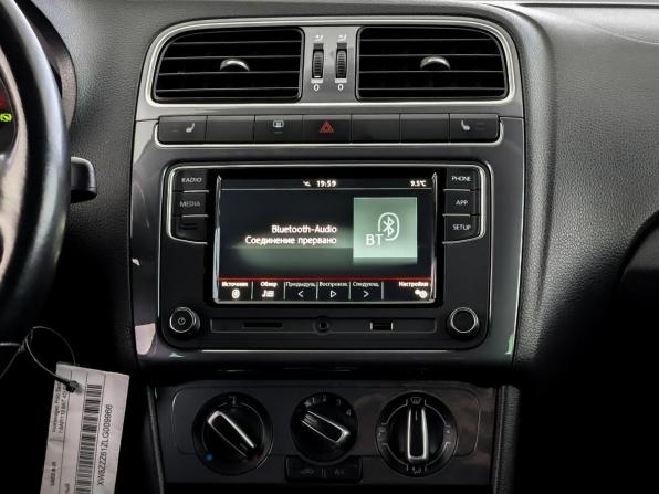Volkswagen Polo V Рестайлинг с пробегом 2019 года, цена 1 345 000 рублей, 65570 км, седан, Автокод Объявления
