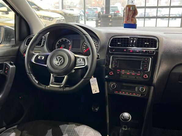 Volkswagen Polo V Рестайлинг с пробегом 2016 года, цена 1 040 000 рублей, 159500 км, седан, Автокод Объявления