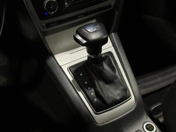 Skoda Octavia II (A5) Рестайлинг с пробегом 2012 года, цена 800 000 рублей, 263911 км, лифтбек, Автокод Объявления