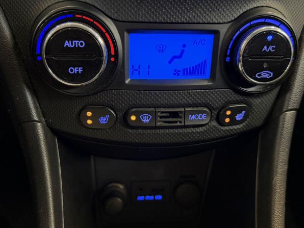 Hyundai Solaris I с пробегом 2013 года, цена 610 000 рублей, 220000 км, седан, Автокод Объявления