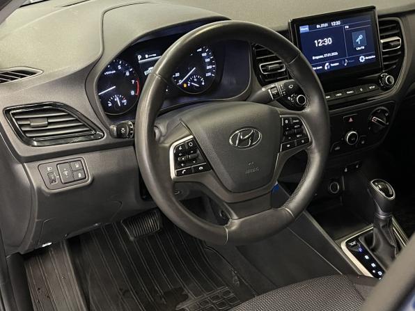 Hyundai Solaris II Рестайлинг с пробегом 2022 года, цена 1 630 000 рублей, 66054 км, седан, Автокод Объявления