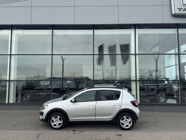 Renault Sandero II с пробегом 2017 года, цена 1 000 000 рублей, 65117 км, хэтчбек, Автокод Объявления