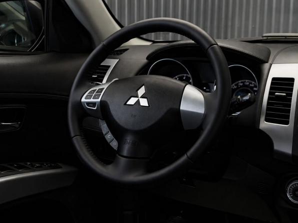 Mitsubishi Outlander II Рестайлинг с пробегом 2010 года, цена 997 000 рублей, 232428 км, внедорожник, Автокод Объявления