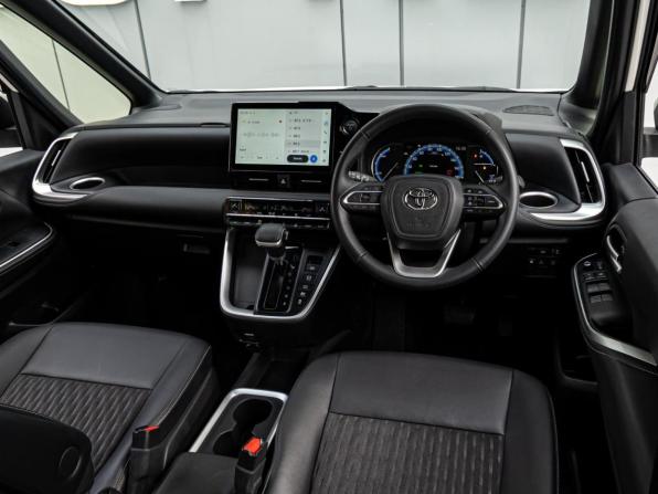 Toyota Noah IV (R90) с пробегом 2024 года, цена 4 170 000 рублей, 25260 км, минивэн, Автокод Объявления