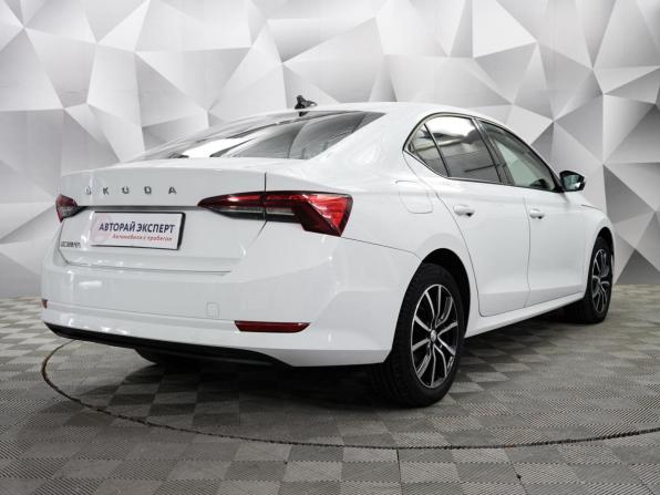 Skoda Octavia IV (A8) с пробегом 2021 года, цена 2 373 000 рублей, 52100 км, лифтбек, Автокод Объявления