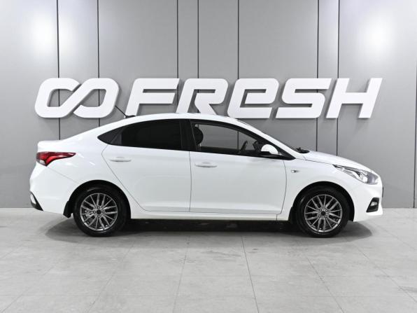 Hyundai Solaris II с пробегом 2017 года, цена 1 370 000 рублей, 134673 км, седан, Автокод Объявления
