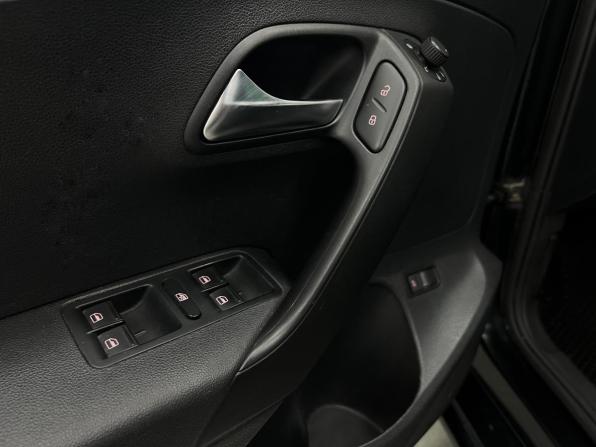 Volkswagen Polo V Рестайлинг с пробегом 2019 года, цена 999 000 рублей, 180000 км, седан, Автокод Объявления