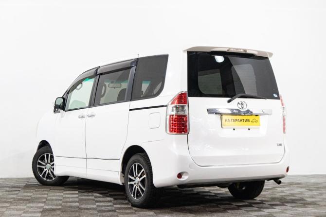 Toyota Noah II (R70) с пробегом 2009 года, цена 1 299 000 рублей, 123500 км, минивэн, Автокод Объявления