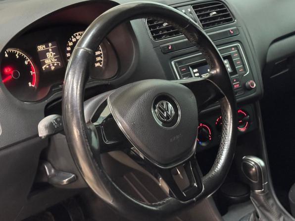 Volkswagen Polo V Рестайлинг с пробегом 2017 года, цена 972 000 рублей, 186450 км, седан, Автокод Объявления