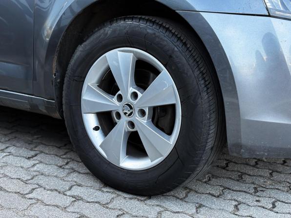 Skoda Octavia III (A7) с пробегом 2015 года, цена 920 000 рублей, 283314 км, лифтбек, Автокод Объявления