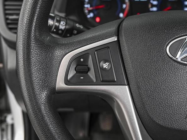 Hyundai Solaris I Рестайлинг с пробегом 2015 года, цена 1 029 000 рублей, 69750 км, хэтчбек, Автокод Объявления