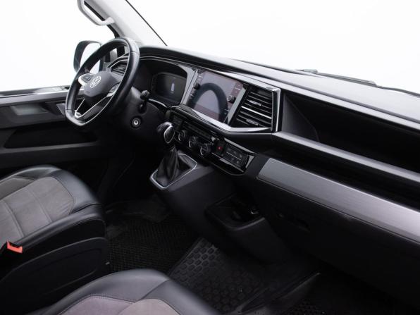 Volkswagen Multivan T6 Рестайлинг с пробегом 2021 года, цена 4 790 000 рублей, 243112 км, минивэн, Автокод Объявления