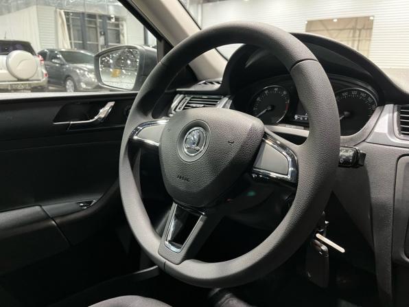Skoda Rapid I с пробегом 2017 года, цена 1 060 000 рублей, 148871 км, лифтбек, Автокод Объявления