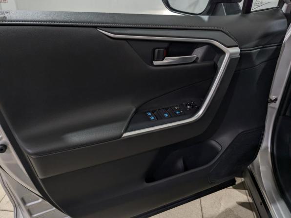 Toyota RAV4 V (XA50) с пробегом 2021 года, цена 3 270 000 рублей, 67067 км, внедорожник, Автокод Объявления
