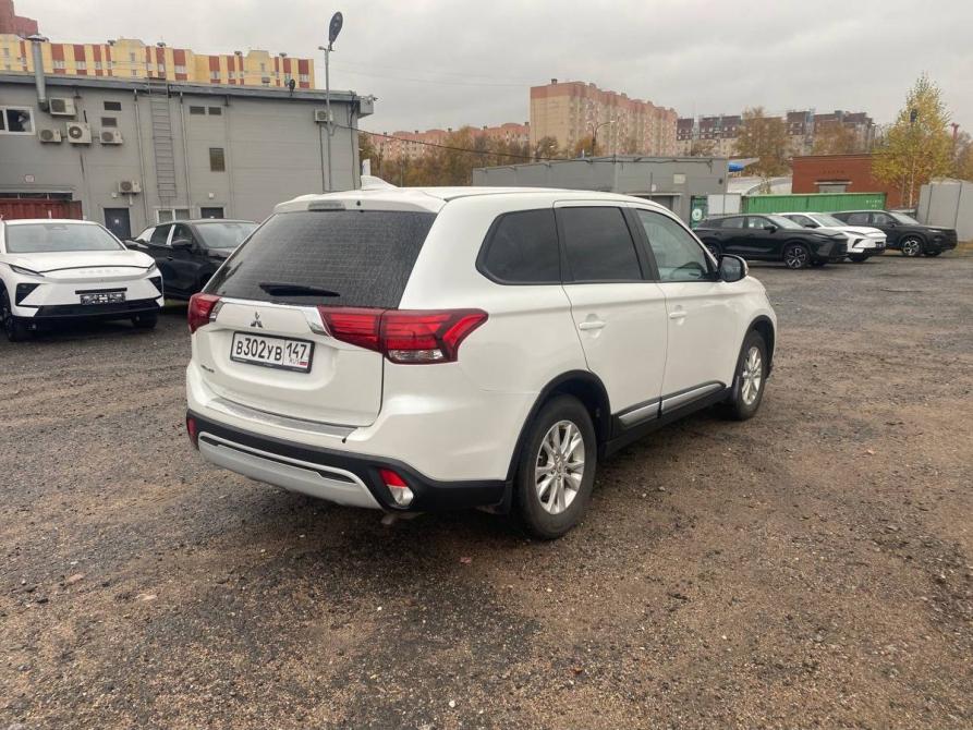 Mitsubishi Outlander III Рестайлинг 3 Санкт-Петербург  - изображение 3