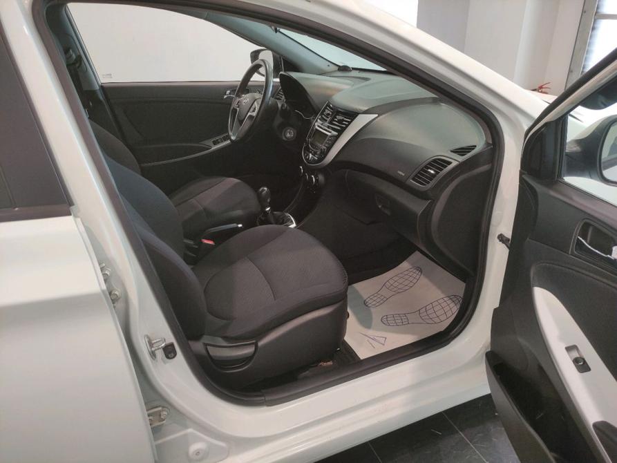 Hyundai Solaris I Санкт-Петербург  - изображение 12