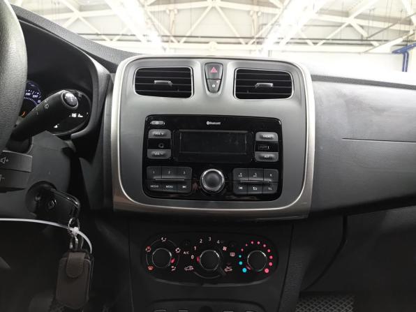 Renault Sandero II Рестайлинг с пробегом 2020 года, цена 1 349 000 рублей, 34760 км, хэтчбек, Автокод Объявления