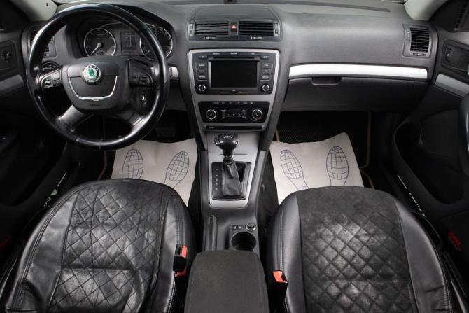 Skoda Octavia II (A5) Рестайлинг с пробегом 2011 года, цена 879 000 рублей, 283000 км, лифтбек, Автокод Объявления