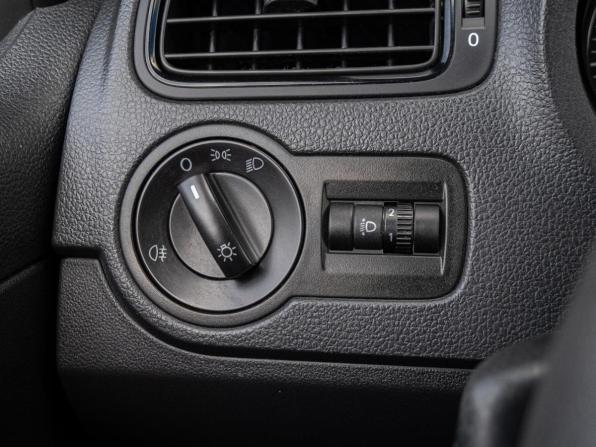 Volkswagen Polo V Рестайлинг с пробегом 2017 года, цена 900 000 рублей, 143036 км, седан, Автокод Объявления