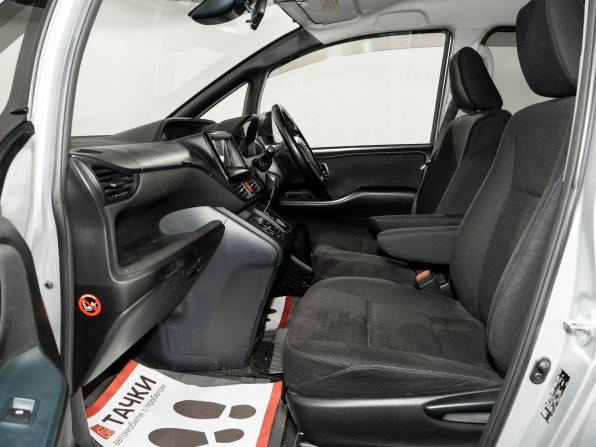 Toyota Voxy III (R80) с пробегом 2017 года, цена 2 127 660 рублей, 188802 км, минивэн, Автокод Объявления
