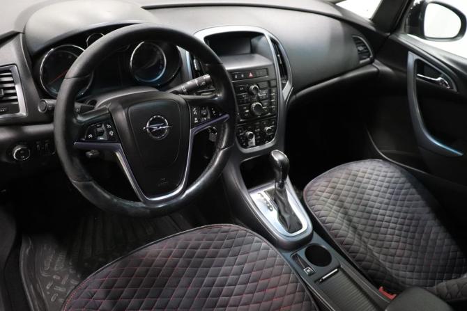 Opel Astra J Рестайлинг с пробегом 2013 года, цена 667 000 рублей, 209000 км, седан, Автокод Объявления