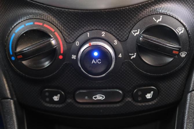 Hyundai Solaris I с пробегом 2012 года, цена 579 000 рублей, 176475 км, хэтчбек, Автокод Объявления
