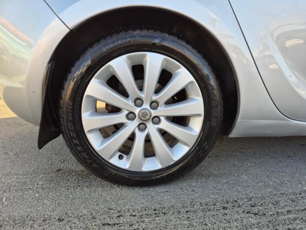 Opel Astra J с пробегом 2011 года, цена 740 000 рублей, 140793 км, хэтчбек, Автокод Объявления
