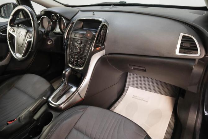 Opel Astra J Рестайлинг с пробегом 2013 года, цена 729 000 рублей, 218000 км, хэтчбек, Автокод Объявления