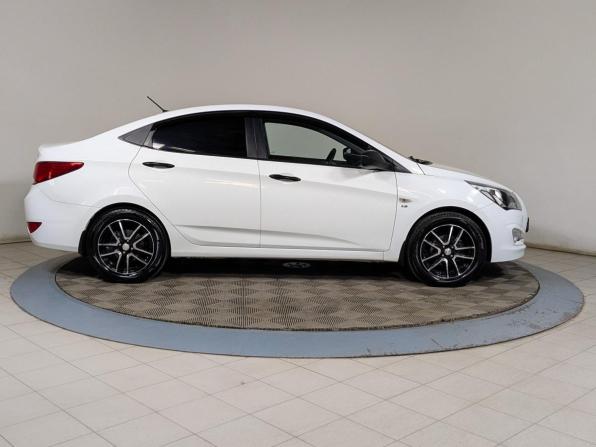 Hyundai Solaris I Рестайлинг с пробегом 2015 года, цена 939 900 рублей, 157500 км, седан, Автокод Объявления