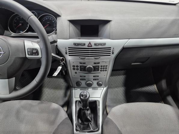 Opel Astra H Рестайлинг с пробегом 2011 года, цена 570 000 рублей, 245265 км, седан, Автокод Объявления
