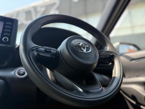 Toyota Yaris IV с пробегом 2021 года, цена 1 199 000 рублей, 31475 км, хэтчбек, Автокод Объявления