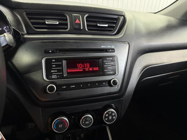 Kia Rio III Рестайлинг с пробегом 2015 года, цена 997 000 рублей, 110518 км, седан, Автокод Объявления