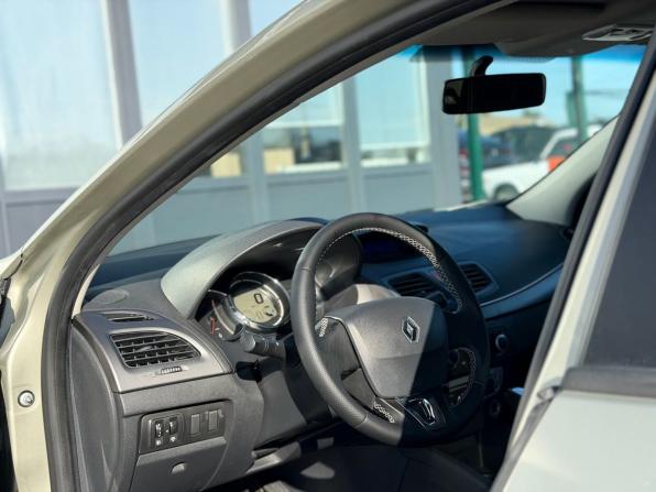 Renault Fluence I Рестайлинг с пробегом 2014 года, цена 720 000 рублей, 181000 км, седан, Автокод Объявления