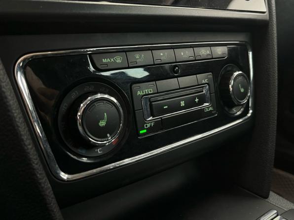 Skoda Superb II Рестайлинг с пробегом 2014 года, цена 1 299 000 рублей, 221781 км, лифтбек, Автокод Объявления