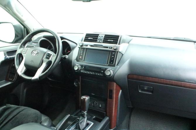 Toyota Land Cruiser Prado 150 Series Рестайлинг 1 с пробегом 2017 года, цена 3 995 000 рублей, 244015 км, внедорожник, Автокод Объявления