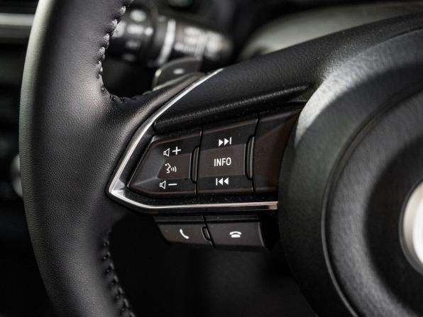 Mazda Axela III Рестайлинг с пробегом 2017 года, цена 1 330 000 рублей, 122069 км, хэтчбек, Автокод Объявления