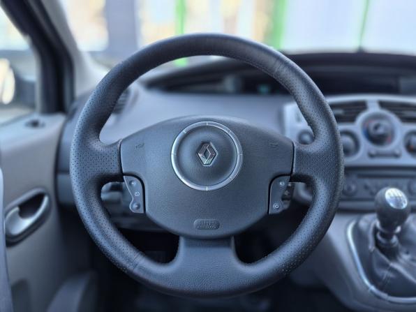 Renault Scenic II Рестайлинг с пробегом 2008 года, цена 399 000 рублей, 201250 км, компактвэн, Автокод Объявления