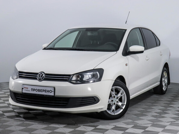 Белый Volkswagen Polo с996тр125