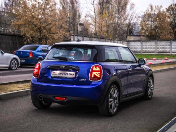 Mini Hatch III (F55/F56) Рестайлинг с пробегом 2018 года, цена 2 129 000 рублей, 60000 км, хэтчбек, Автокод Объявления