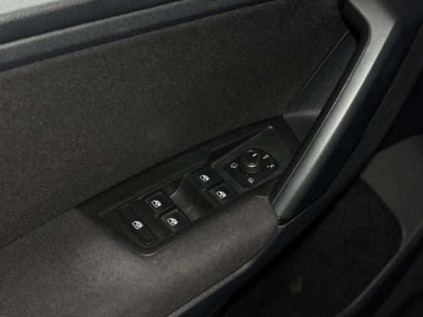Volkswagen Tiguan II Рестайлинг с пробегом 2021 года, цена 3 399 000 рублей, 30800 км, внедорожник, Автокод Объявления