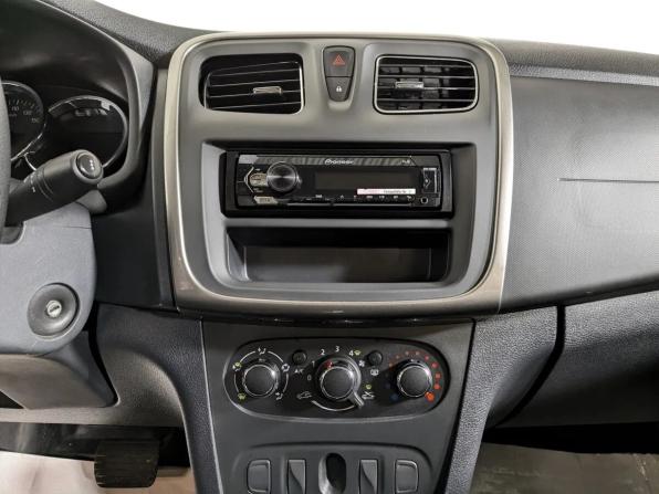 Renault Logan II Рестайлинг с пробегом 2021 года, цена 1 094 500 рублей, 70000 км, седан, Автокод Объявления