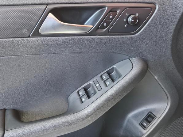Volkswagen Jetta VI Рестайлинг с пробегом 2015 года, цена 1 099 000 рублей, 169117 км, седан, Автокод Объявления
