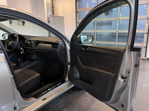 Skoda Rapid II с пробегом 2021 года, цена 1 699 000 рублей, 87407 км, лифтбек, Автокод Объявления