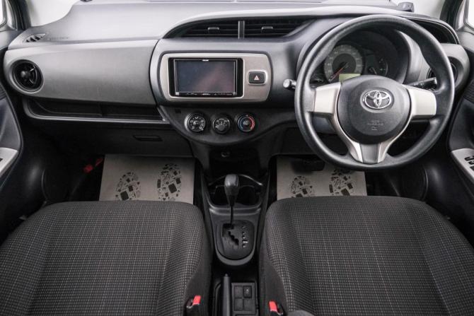 Toyota Vitz III (XP130) Рестайлинг с пробегом 2015 года, цена 899 000 рублей, 136780 км, хэтчбек, Автокод Объявления