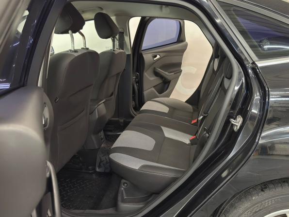 Ford Focus III с пробегом 2013 года, цена 930 000 рублей, 136001 км, седан, Автокод Объявления