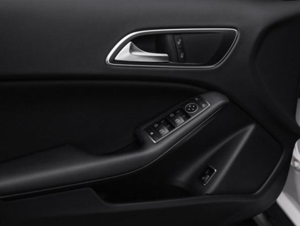 Mercedes-Benz GLA I (X156) Рестайлинг с пробегом 2018 года, цена 2 299 000 рублей, 75607 км, внедорожник, Автокод Объявления