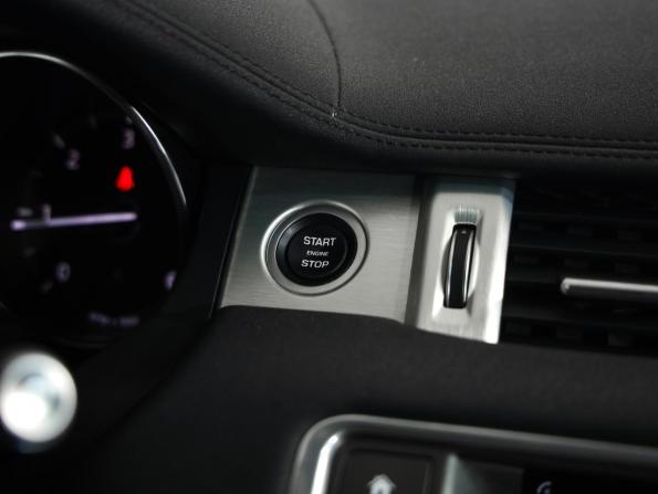 Land Rover Range Rover Evoque I Рестайлинг с пробегом 2018 года, цена 2 299 000 рублей, 182142 км, внедорожник, Автокод Объявления