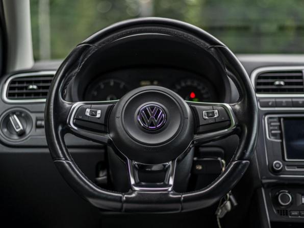 Volkswagen Polo V Рестайлинг с пробегом 2019 года, цена 1 190 000 рублей, 87605 км, седан, Автокод Объявления