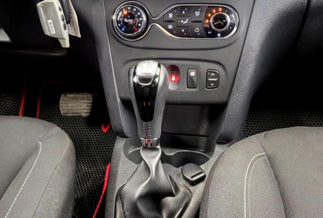 Renault Sandero II с пробегом 2016 года, цена 915 000 рублей, 144269 км, хэтчбек, Автокод Объявления