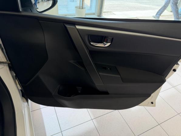 Toyota Corolla XI (E160 E170 E180) с пробегом 2015 года, цена 1 250 000 рублей, 165000 км, седан, Автокод Объявления